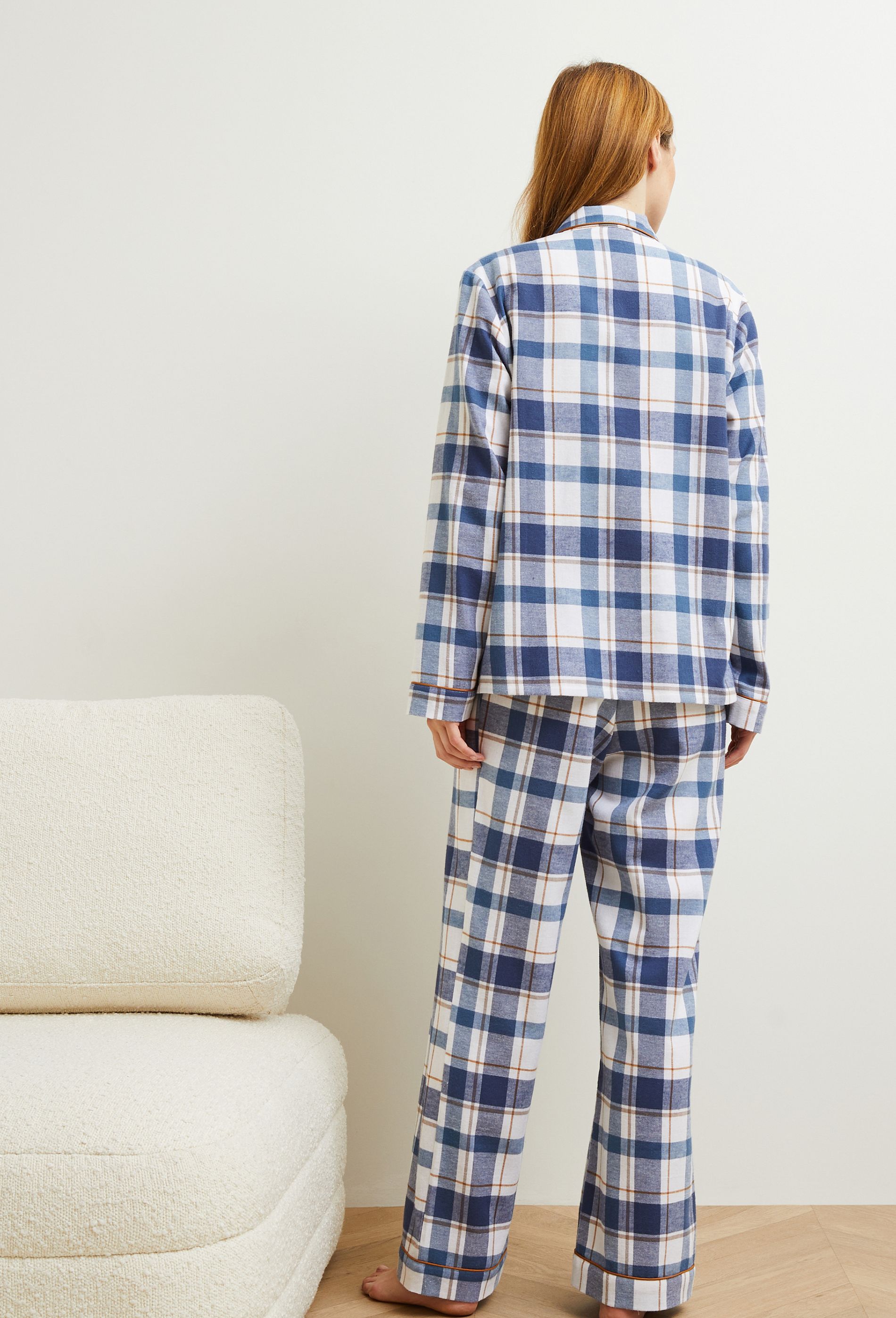Pyjama long et chaud à carreaux bleu-blanc pour femme pilou100% coton
