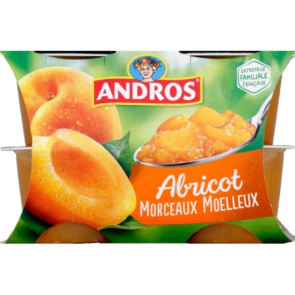 Dessert aux morceaux moelleux d'abricot