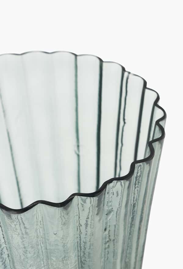 second-row-image de Vase transparent en verre ondulé