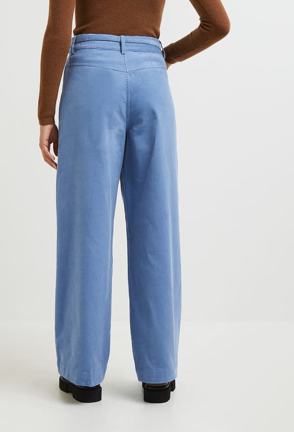 last-odd-image de Pantalon large en velours ceinturé, contenant du coton recyclé